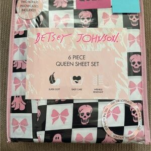 Betsey Johnson Pink and Black Queen Sheet Set